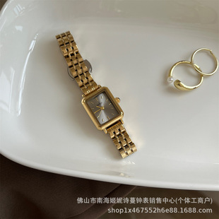 IEKE�W�t�й�С���p��ʯӢ�ֱ�Ů���䵭�L�߼���Ůʿ���һ�����l