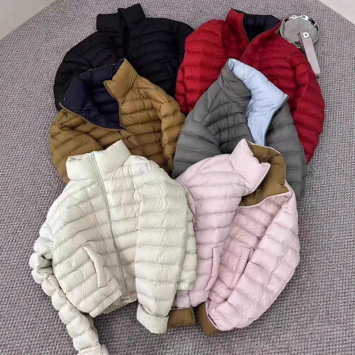 Lightweight down Jacket for Women, Short Style, 2025 Winter New Korean Version, Ribbed Stand Collar, Color-Blocking, 90% White Duck Down, Petite Coat