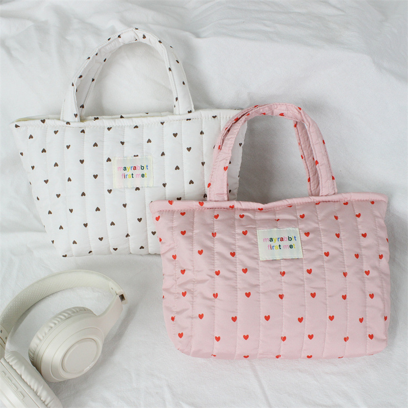 Korean-style quilted heart-shaped handbag, portable large-capacity lunch bag for office workers, simple and stylish handbag Korean-style quilted heart-shaped handbag, portable large-capacity lunch bag for office workers, simple and stylish handbag