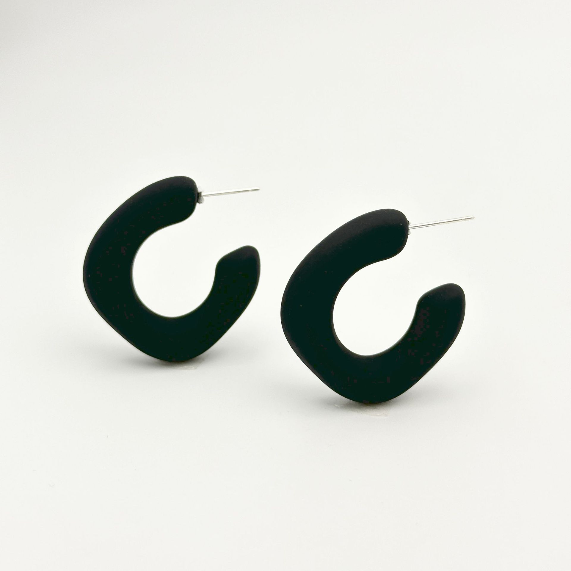 1 Pair Cute Lady Sweet Geometric Round Stoving Varnish Arylic Hoop Earrings display picture 13