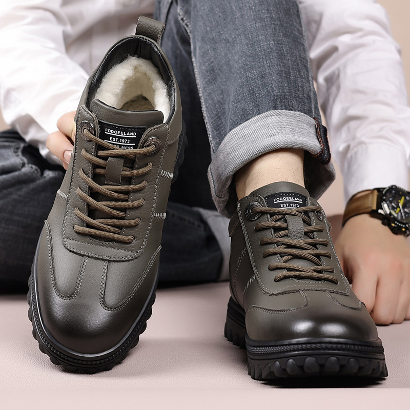 Invierno nuevos zapatos de algodón cálidos de lana para hombres antideslizantes casuales de veludo de mediana edad del noreste de China zapatos de hombre de tamaño grande