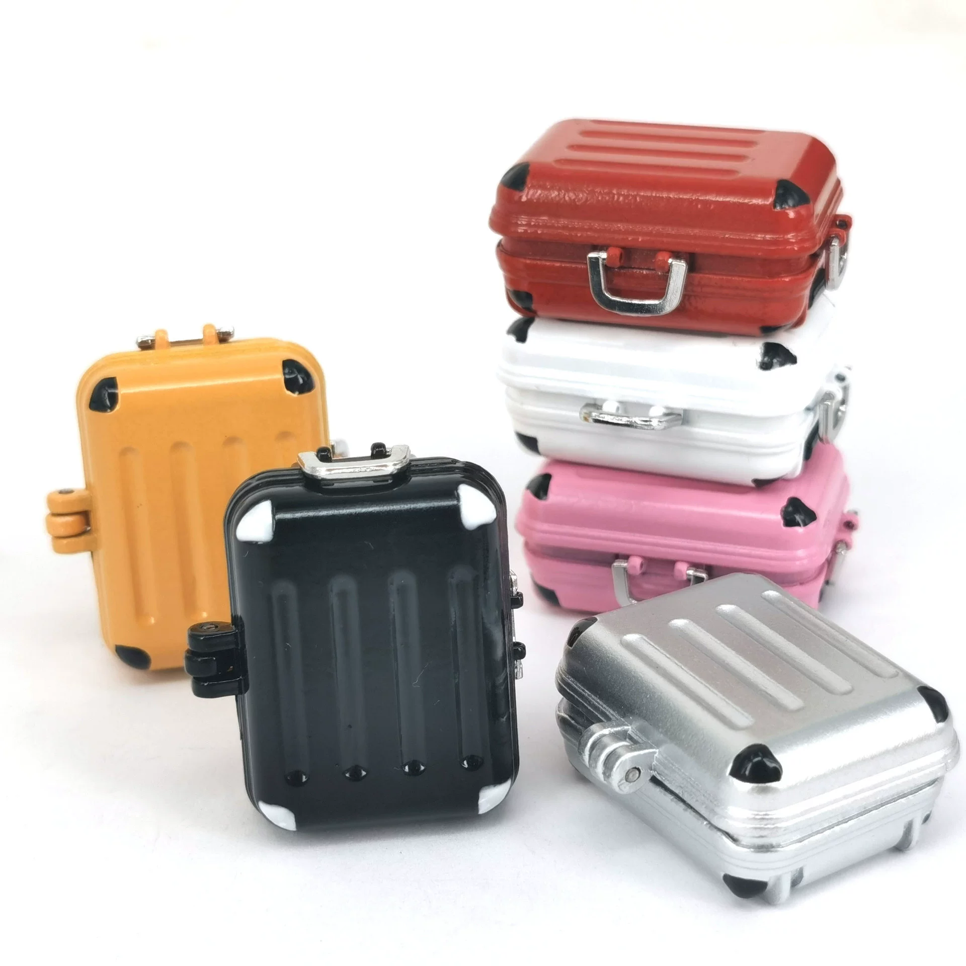 Mini Suitcase Model, Alloy Dollhouse Accessory, Magnetic Lid, 6 Colors, 31×24×15.8 mm