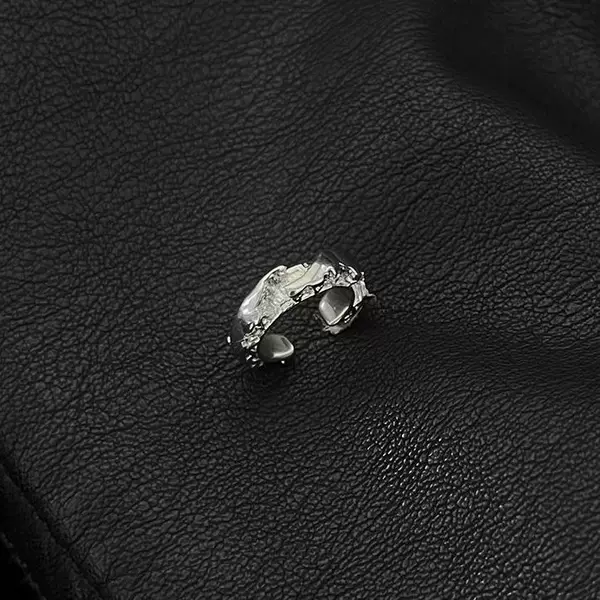 Broken Law Ear Clip Without Ear Holes Men's and Women's Niche High-end Light Luxury Star Same Style Ear Clip Neutral Earrings