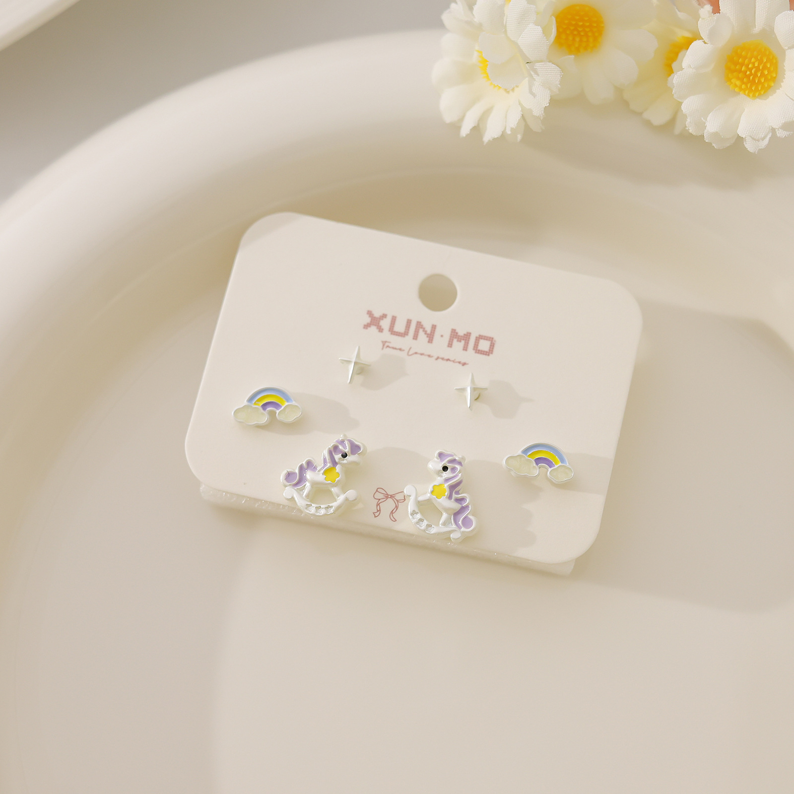 Juego de pendientes de aguja plateados, sencillos y compactos para mujer, pendientes geométricos en forma de corazón, bonitos, dulces y versátiles, venta al por mayor para puestos de mercado