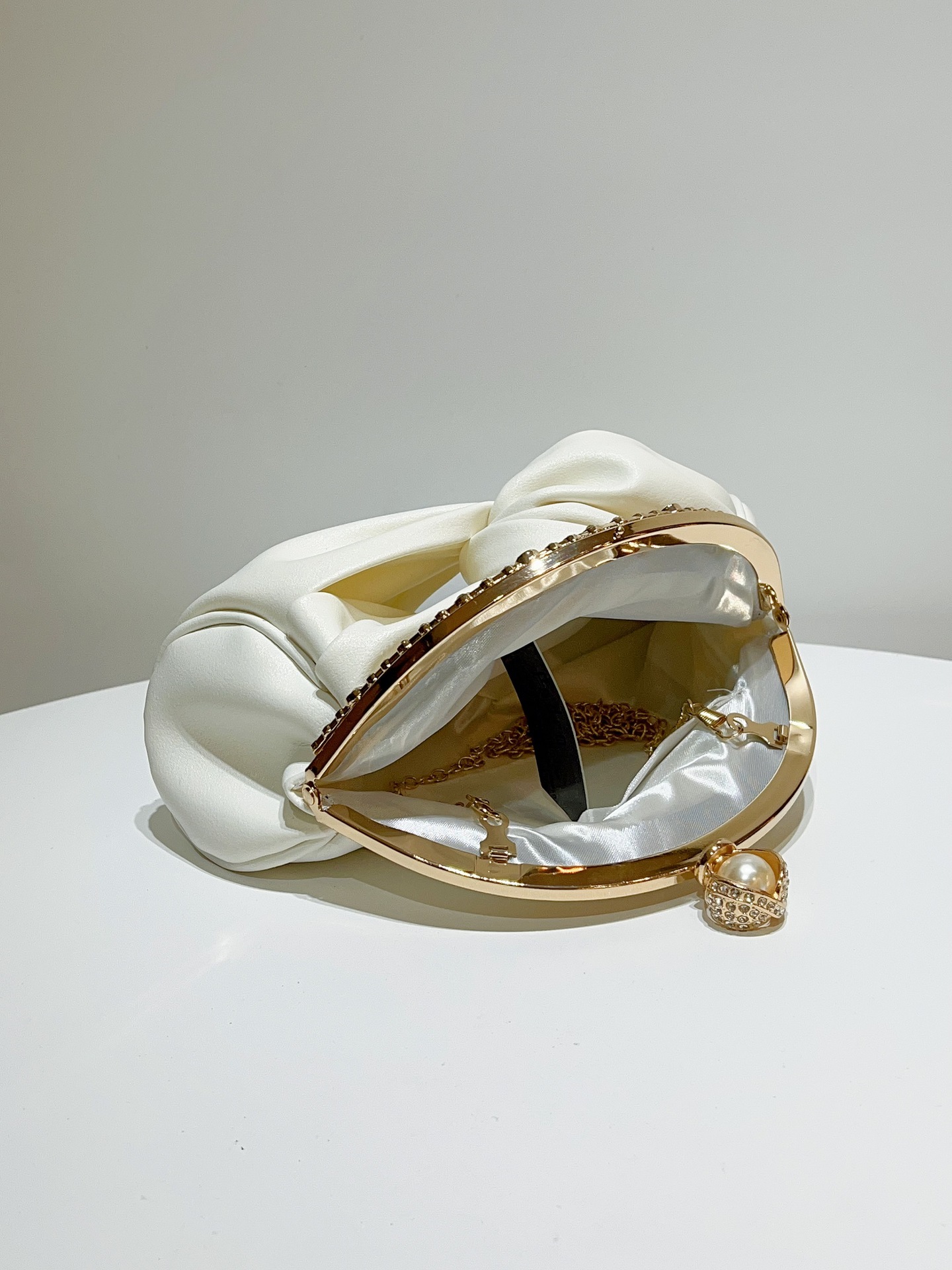 White Black Gold PU Geometric Pillow Shape Evening Bags display picture 5