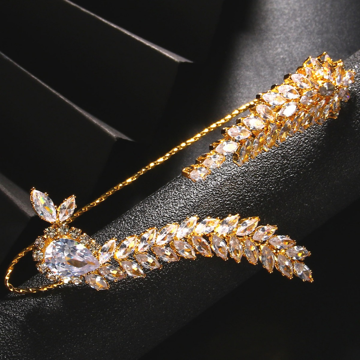 Cross-border personalizado diamante circón pulsera abierta de lujo hoja de nuevo cadena de la pulsera de las mujeres pulsera