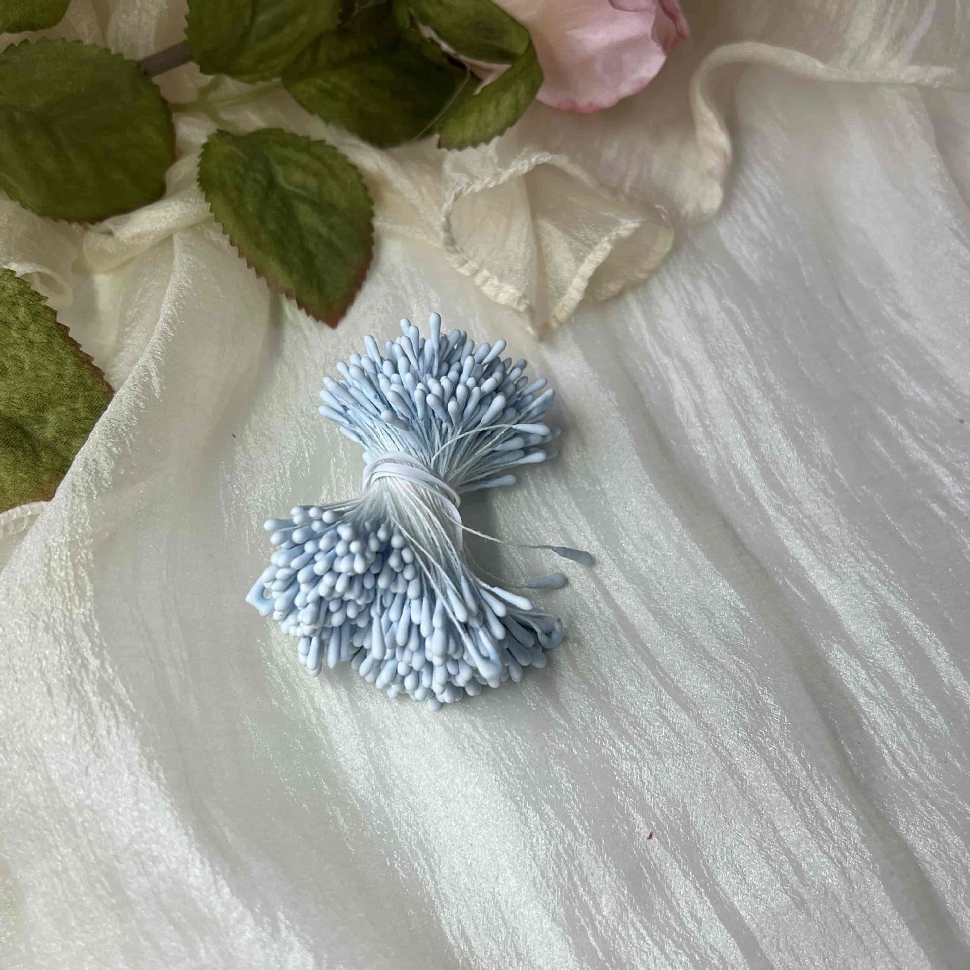 하늘색 1다발 약 380개