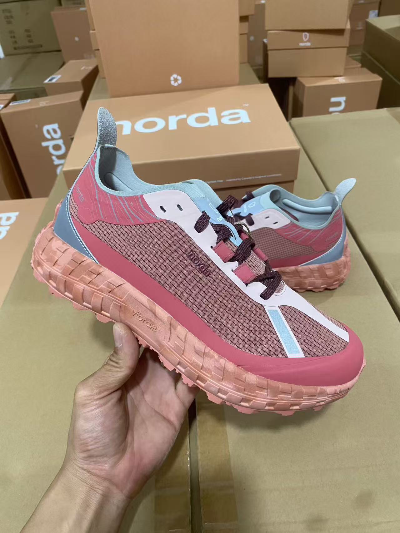 Norda 001 zapatos de montaña de empresa transfronteriza, zapatos de correr de altura baja para hombres y mujeres