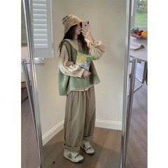 小さい子は年齢を減らすスーツを着ています。女性の春2025子供の襟の長袖のシャツはニットのベストの3つのセットを重ねて着ています。