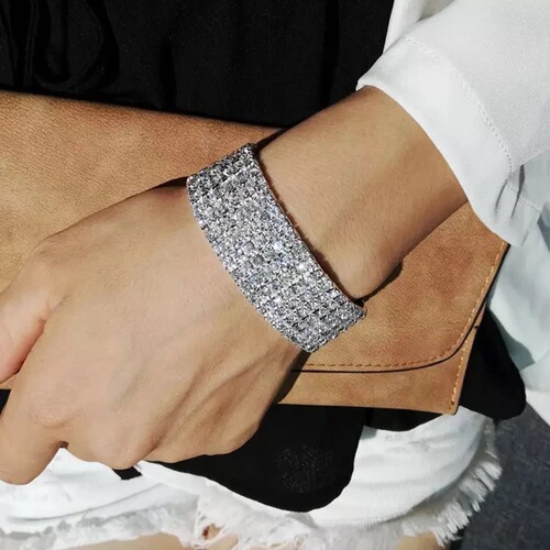 Bridesmaid's diamond bomb ball gown evening bag, full of diamonds claw chain tassel bracelet earrings necklace four-piece set jewelry set 