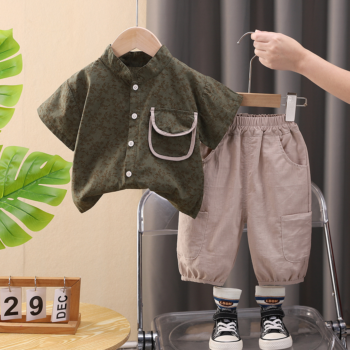 Green 25037 all-over printed small flower grass short-sleeved suit