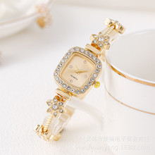 �羳Ů��С�����ֱ�r������b��Ͻ�߼���Ů��С��ŮʯӢ�ֱ�