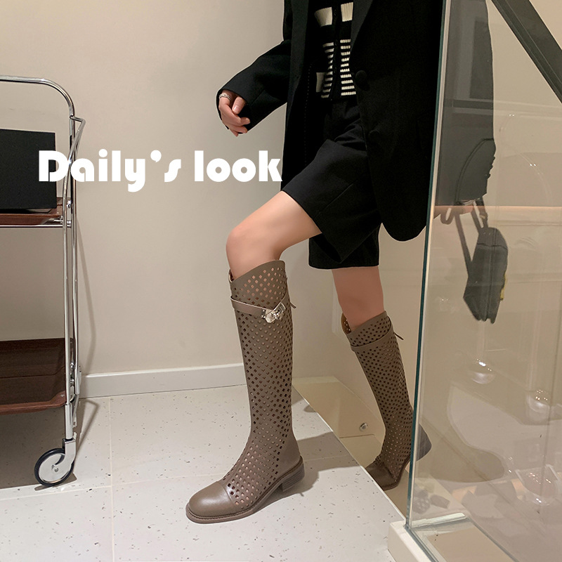 Boot nữ cổ cao lỗ rỗng dây thắt lưng khóa — Màu đen chi tiết 4