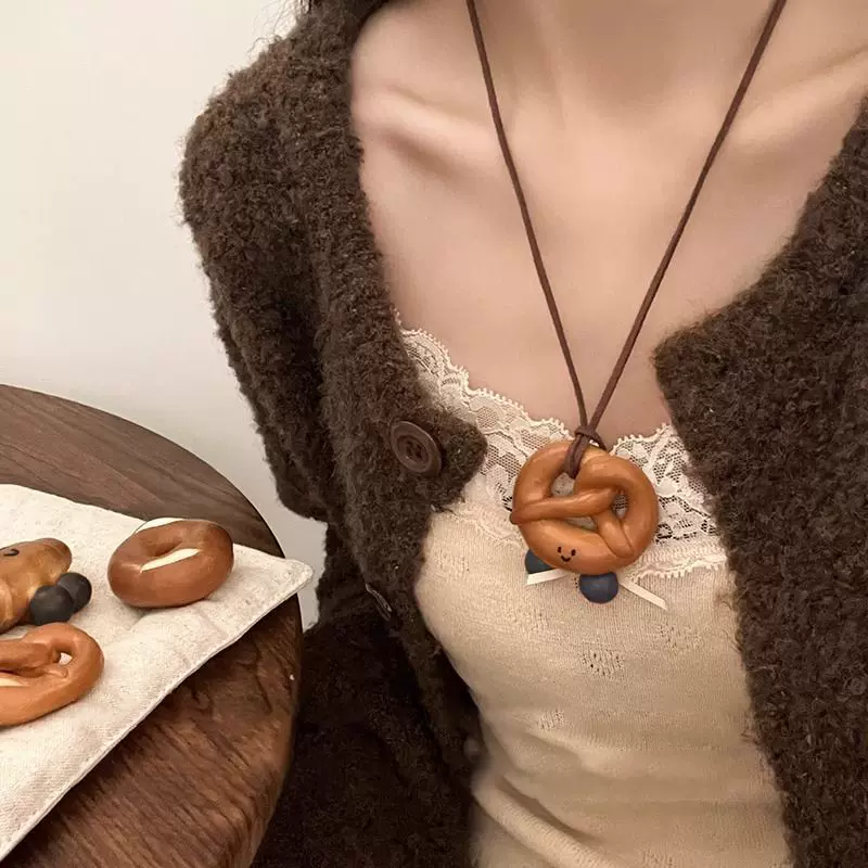 快乐在发酵!碱水面包牛角包长款项链女款小众独特挂脖毛衣链
