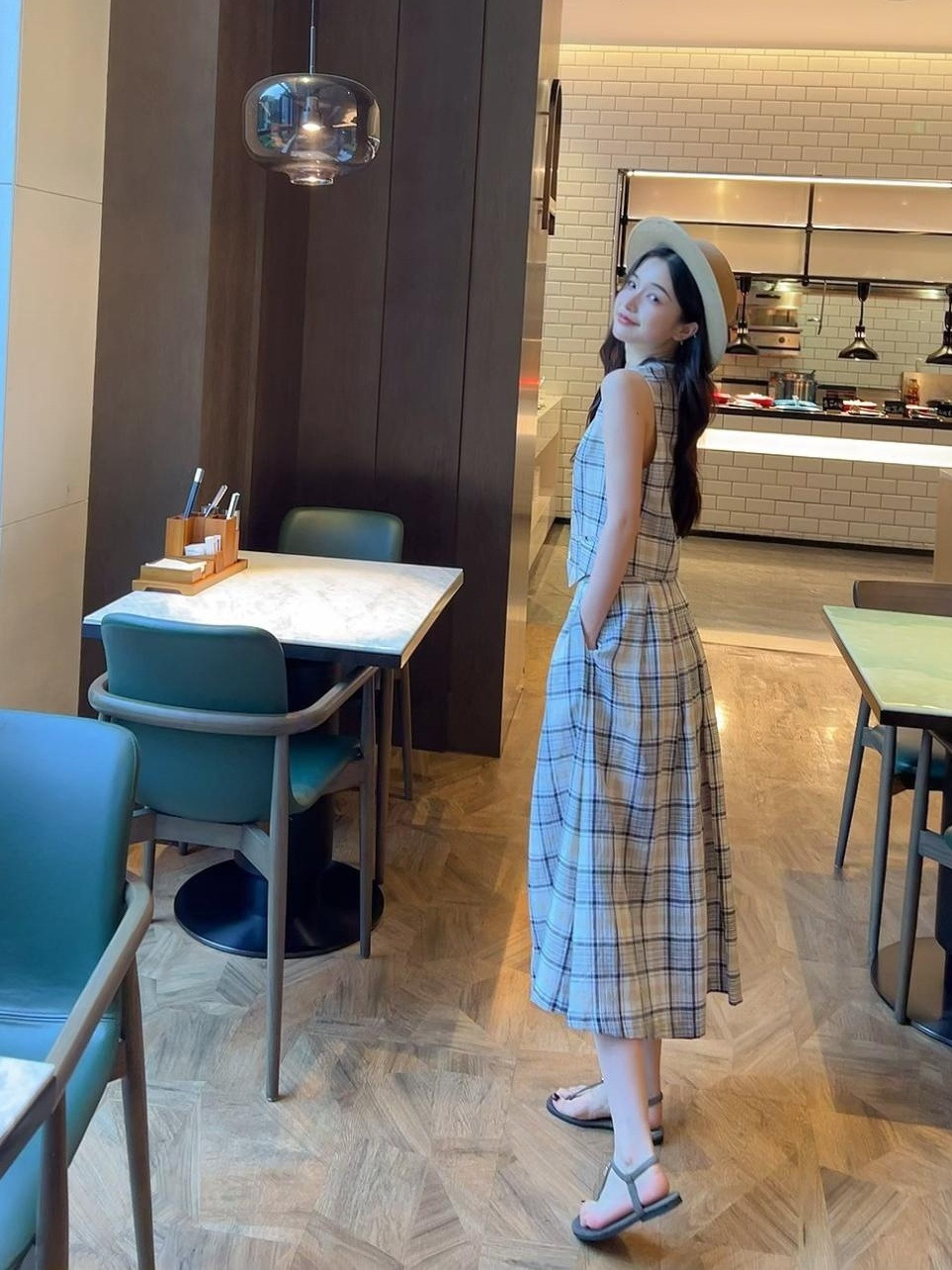 Bộ vest gile và chân váy linen kẻ caro cao cấp cho nữ — áo ghi lê