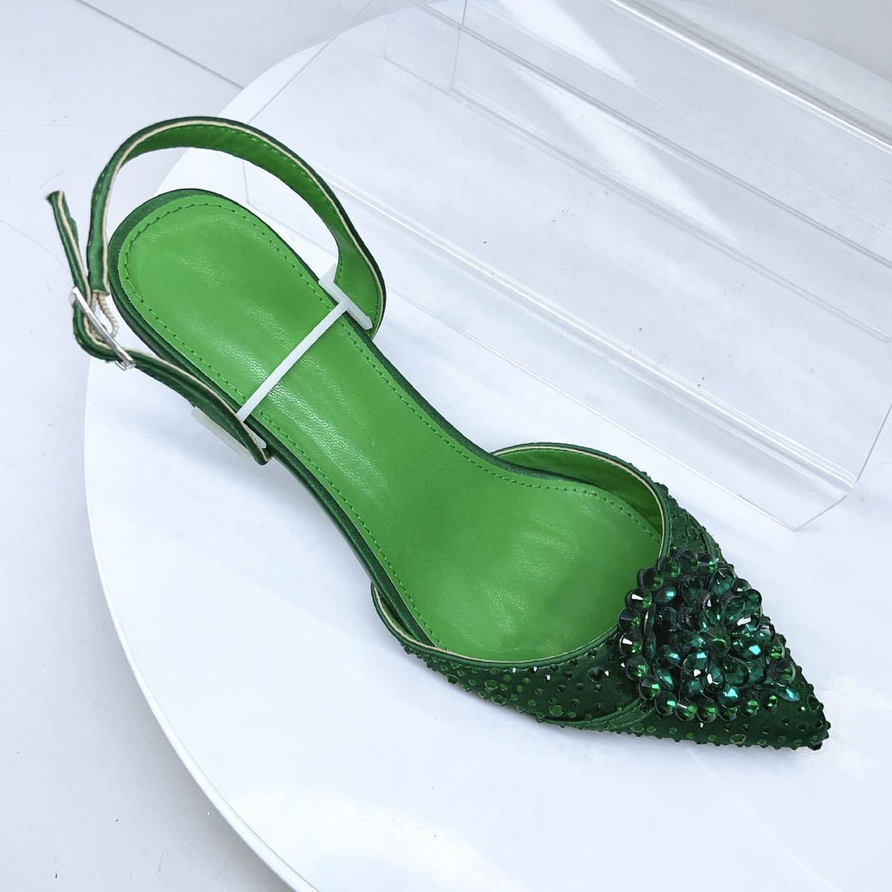 Selección estricta de zapatos de estilo italiano nuevos tacones delgados sandalias de bodas banquete de diamante puntuales zapatos de mujer