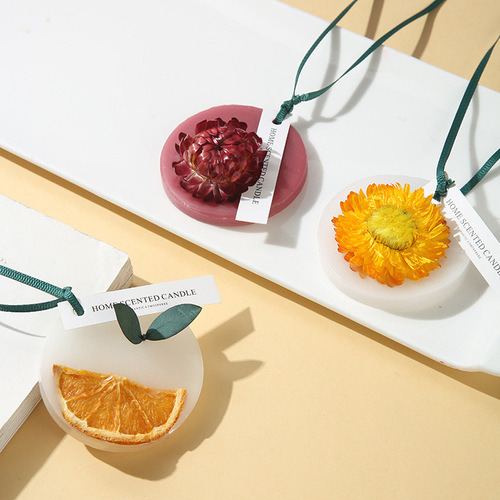 Aromatherapy wax flakes wardrobe wardrobe bedroom bathroom dried flower pendant fresh aromatic toilet water aromatherapy wax flakes on behalf of