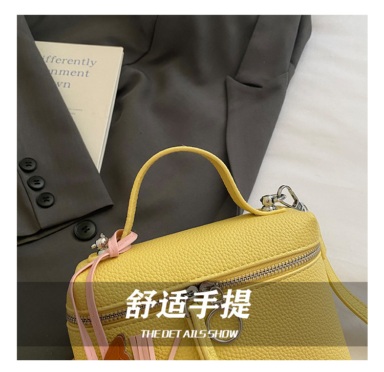 This year's popular simple hand-held small bag for women, the 2025 new women's single-shoulder bag, is elegant and fashionable, a crossbody small bag undefined