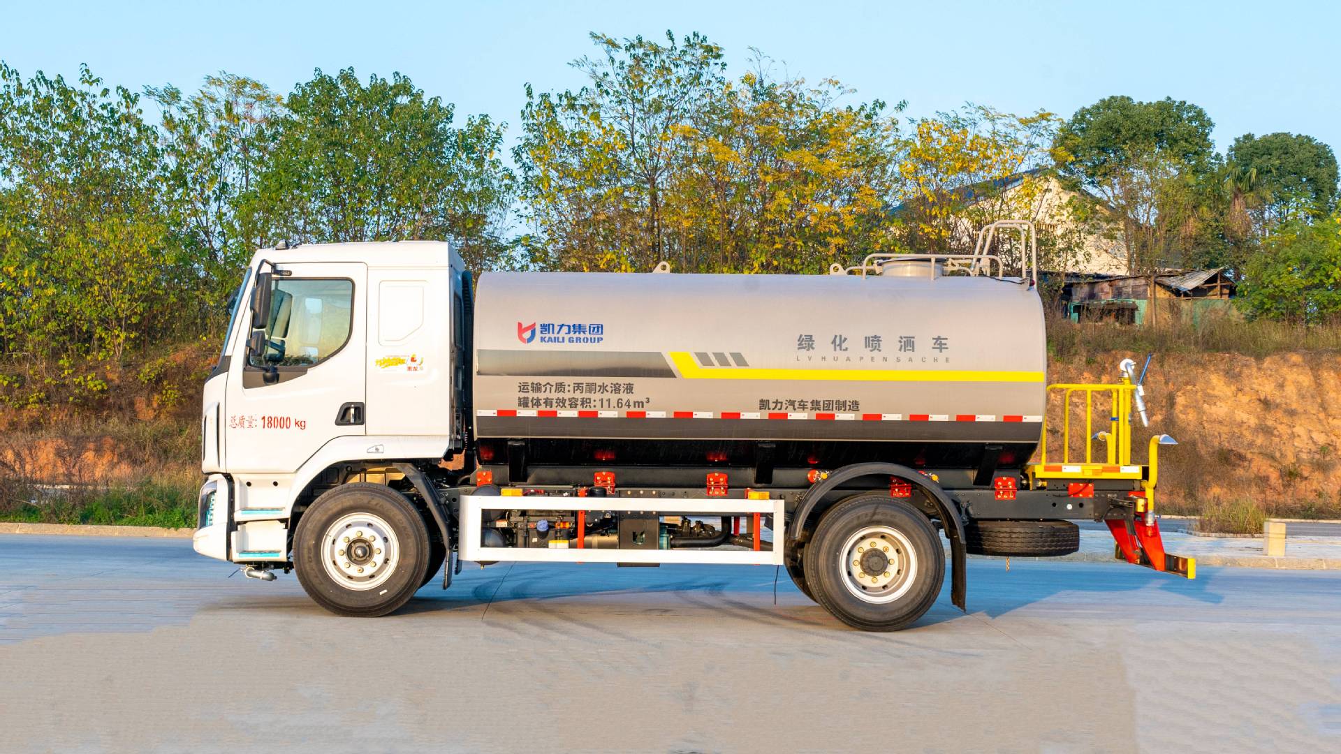12-Ton Dongfeng Sprinkler Truck, Construction Site Dust Reduction, Urban Road Washing Truck, Sprayer 20- 100m
