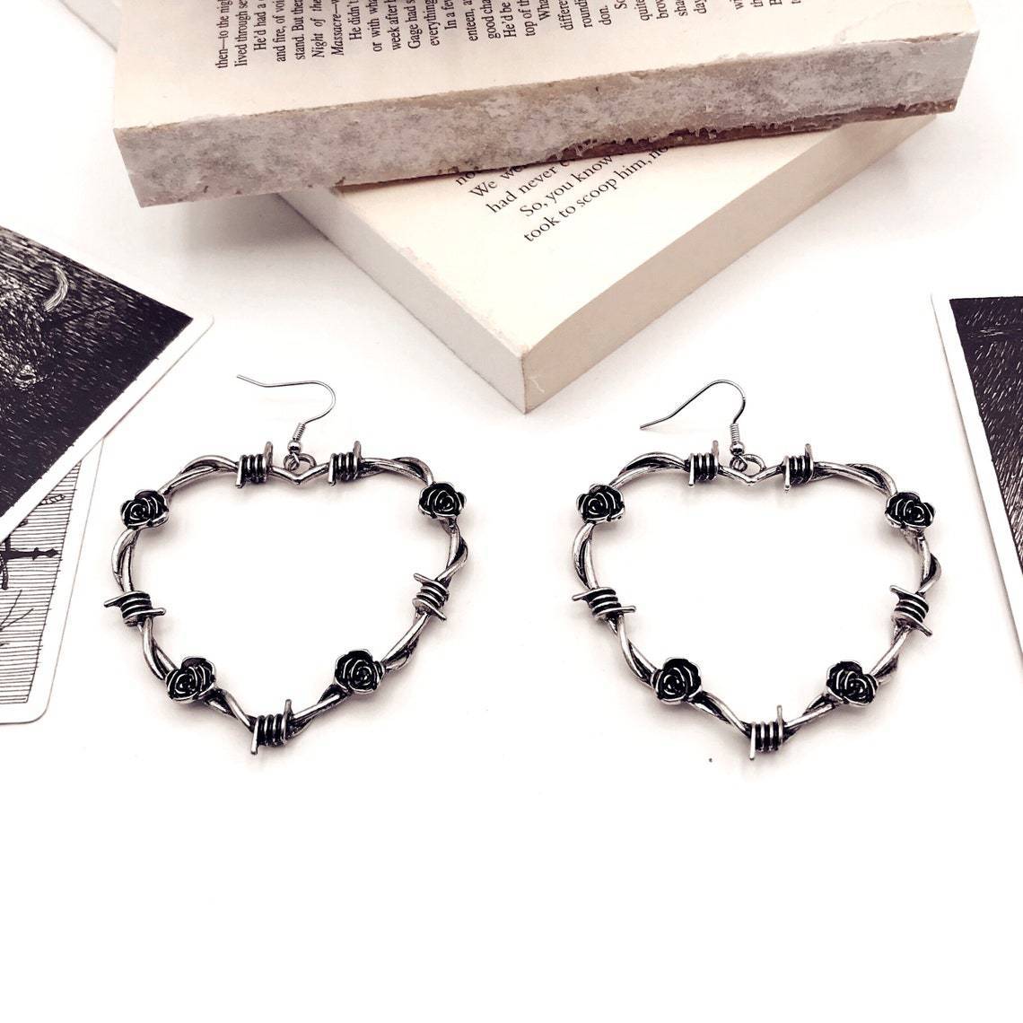 Street Occasion Alloy Material 1 Pair Hip-Hop Retro Heart Shape Plating Alloy Drop Earrings