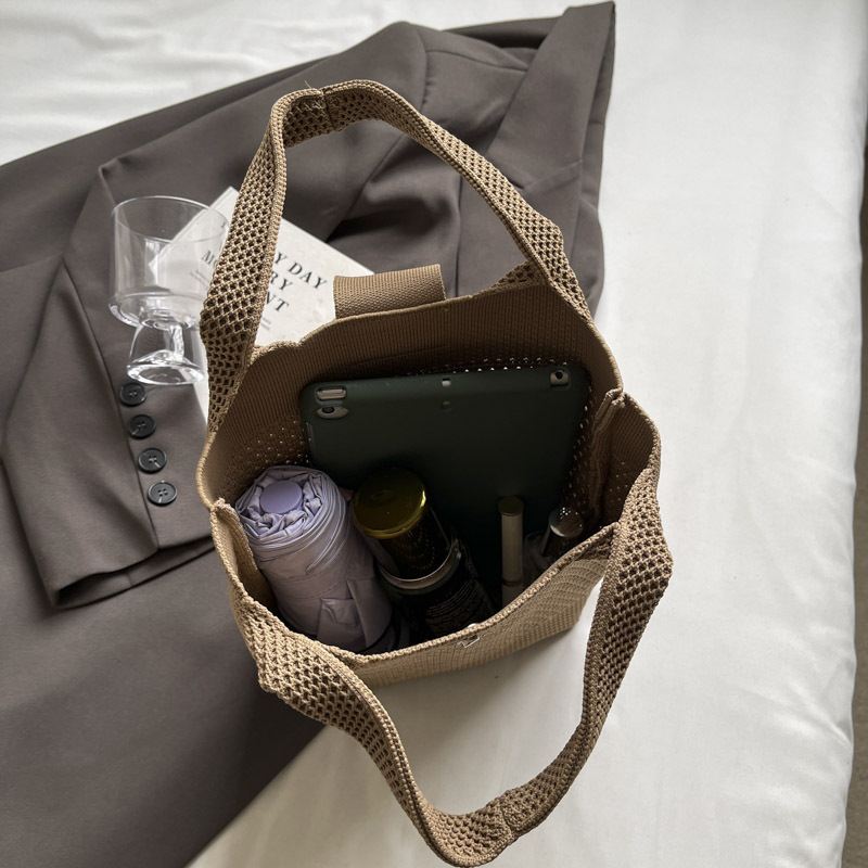 A new stylish tote bag with simple letters for casual shopping, featuring a niche Instagram style for going out undefined