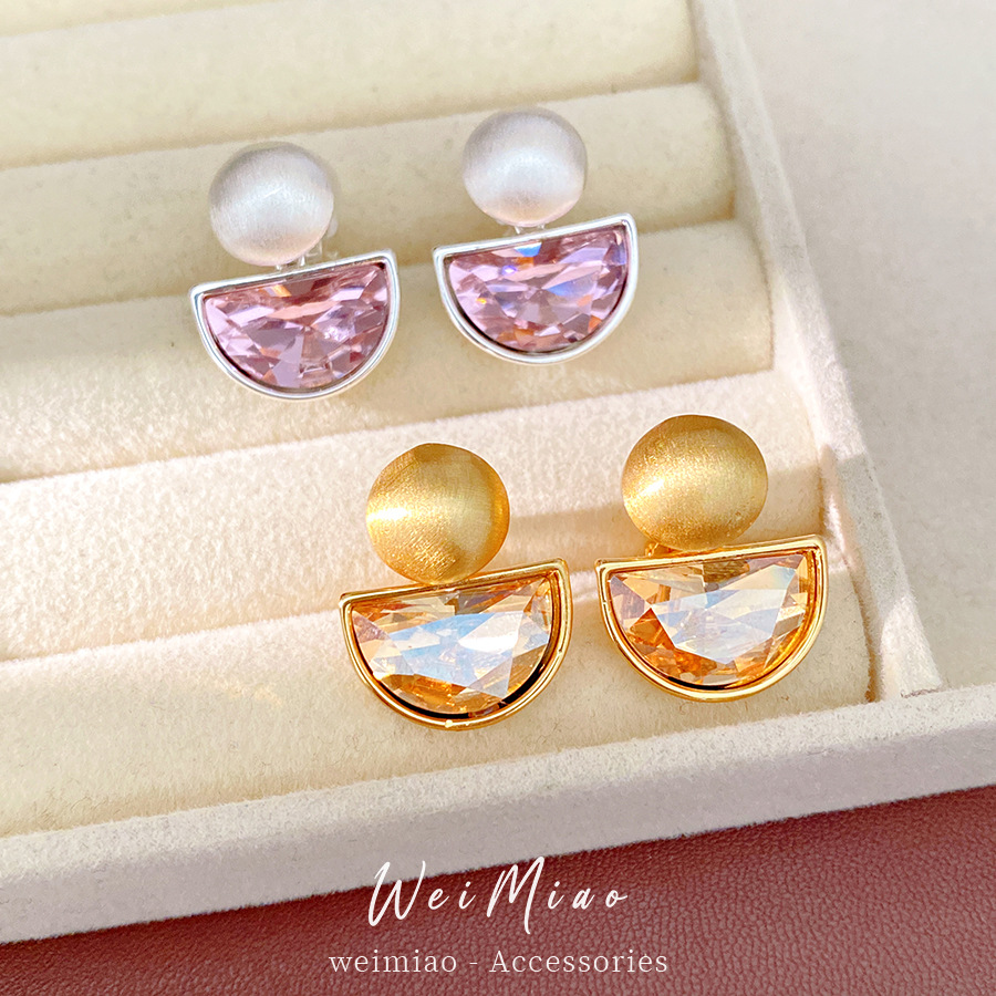 Diamante semicircular orejas de mujer sin agujeros de orejas personalidad simple temperamento amplio aretes ligeros de lujo alta sensación auriculares al por mayor