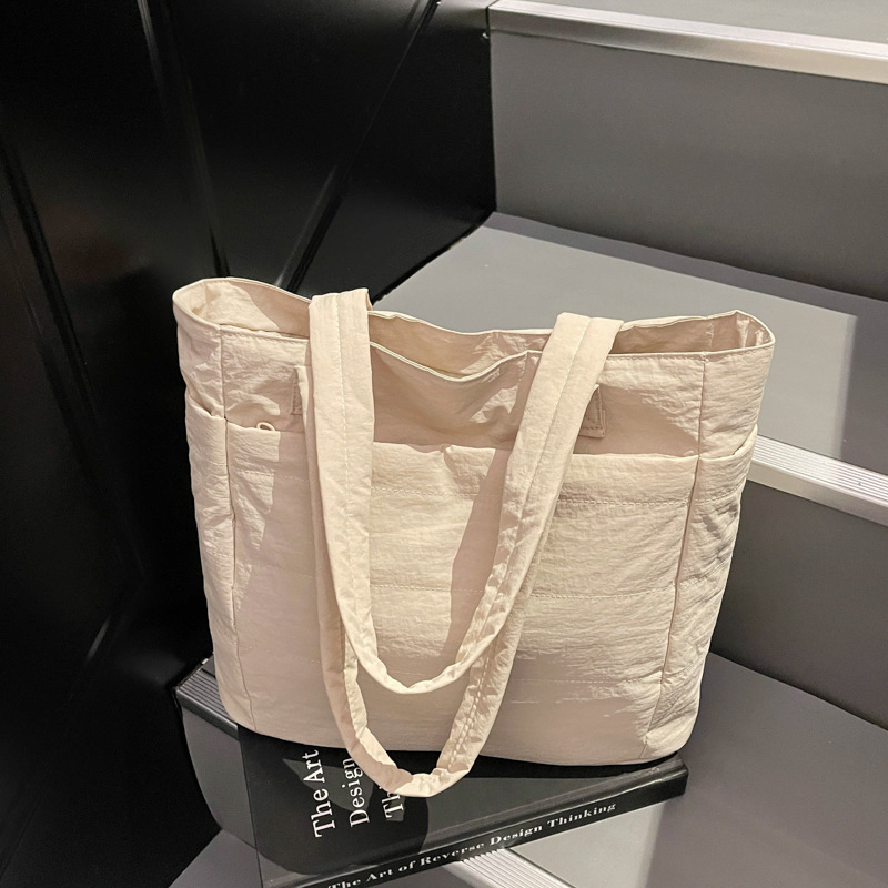 New handbag, niche and fluffy tote bag, simple and stylish, large capacity, versatile for commuting, shoulder tote bag New handbag, niche and fluffy tote bag, simple and stylish, large capacity, versatile for commuting, shoulder tote bag