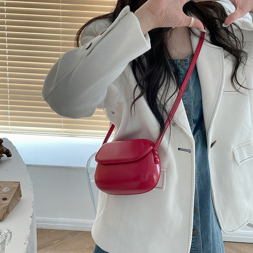  new Korean retro ins red saddle bag mini crossbody bag for women versatile simple mobile phone bag