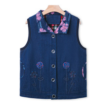 奶奶翻领刺绣花背心外穿气马夹洋气中老年人春季新款牛仔马甲女装