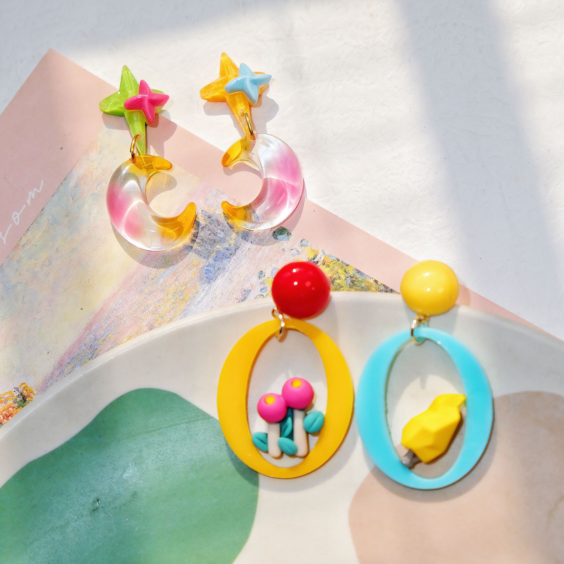 1 Pair Simple Style Star Flower Plastic Resin Drop Earrings display picture 2