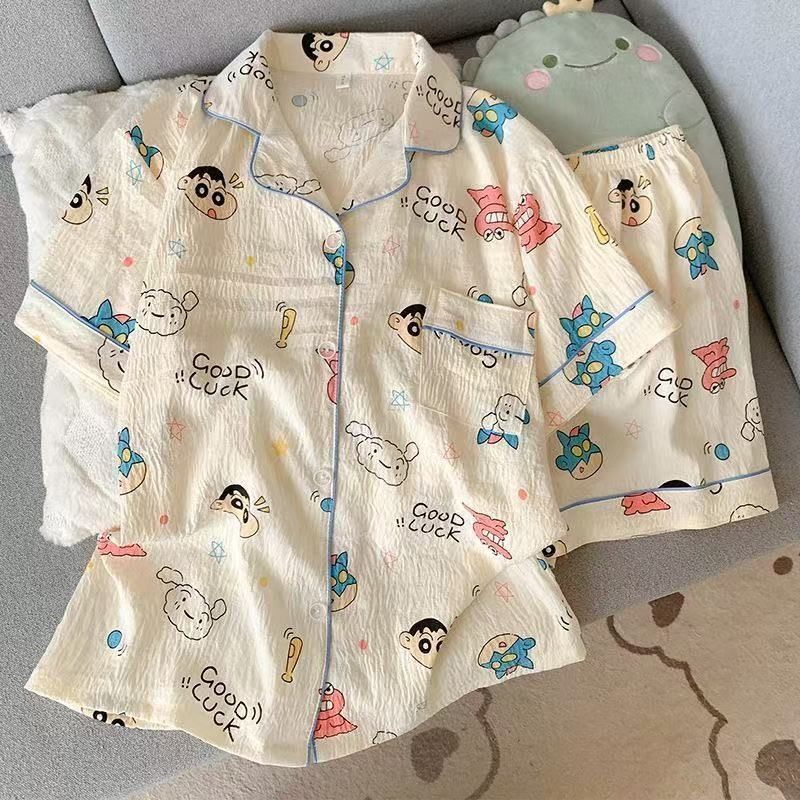 Venta al por mayor transfronteriza de nubes de algodón nuevo crayón Shin-chan pantalones cortos de manga corta rebeca de verano solapa pijamas lindos ropa de hogar para mujeres