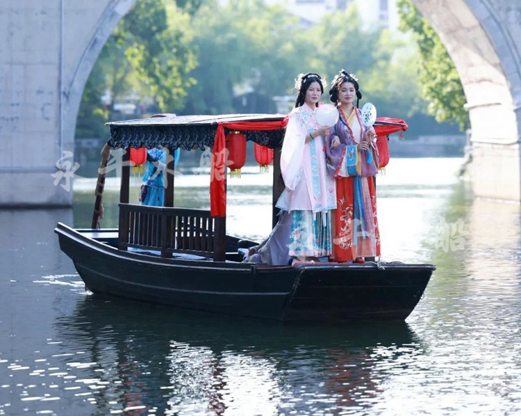 7af0220fly1h3pzm8eaipj20u018z0