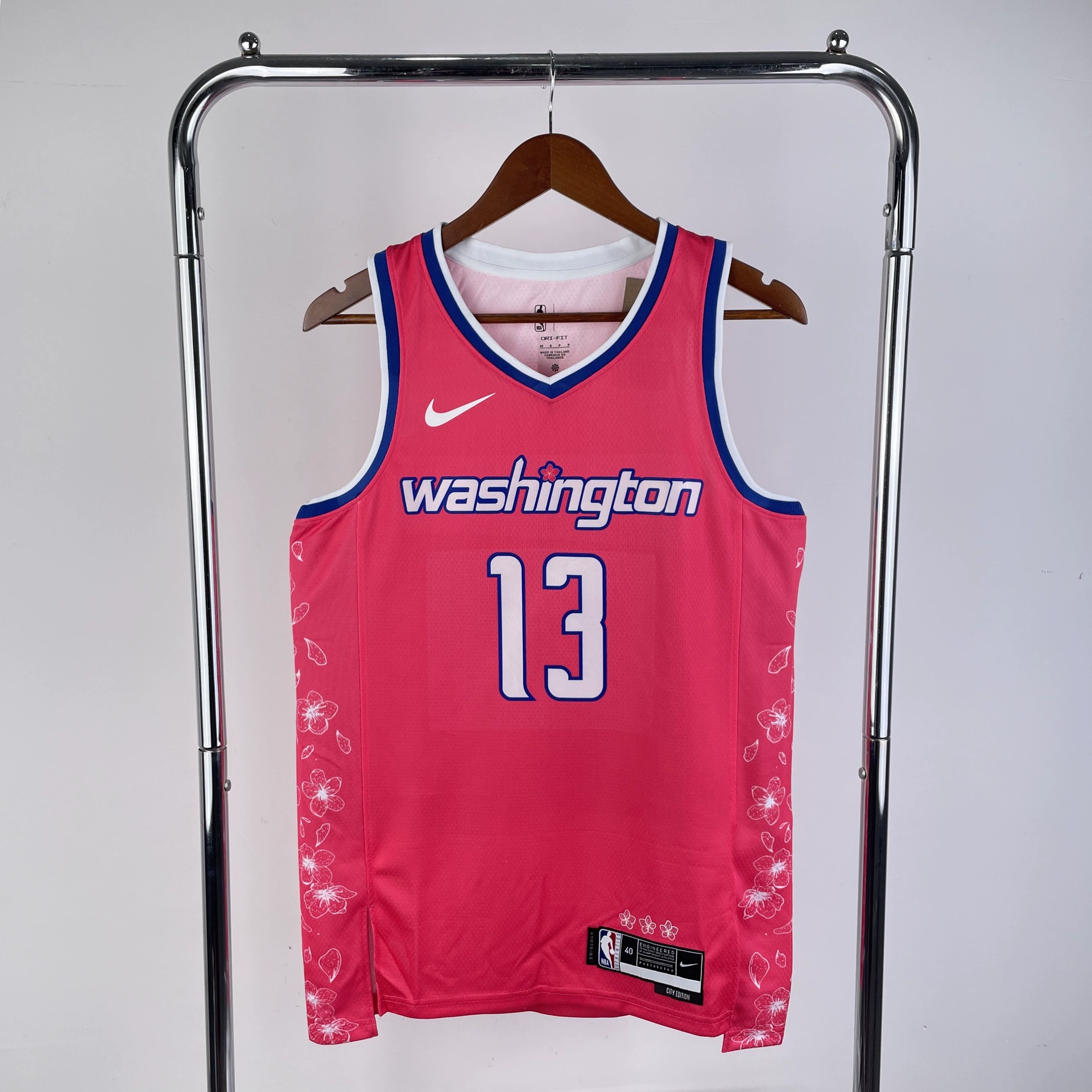 Двадцать четвертый сезон Wizards City Edition № 33 Кармa Kuzma № 13 Poole № 8 Avdija 4 Джерси Вестброк