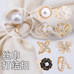 シンプルな立体スカーフのアクセサリー