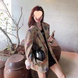 涂鸦印花小西装外套女春秋新款韩系设计感休闲时尚炸街宽松小西服