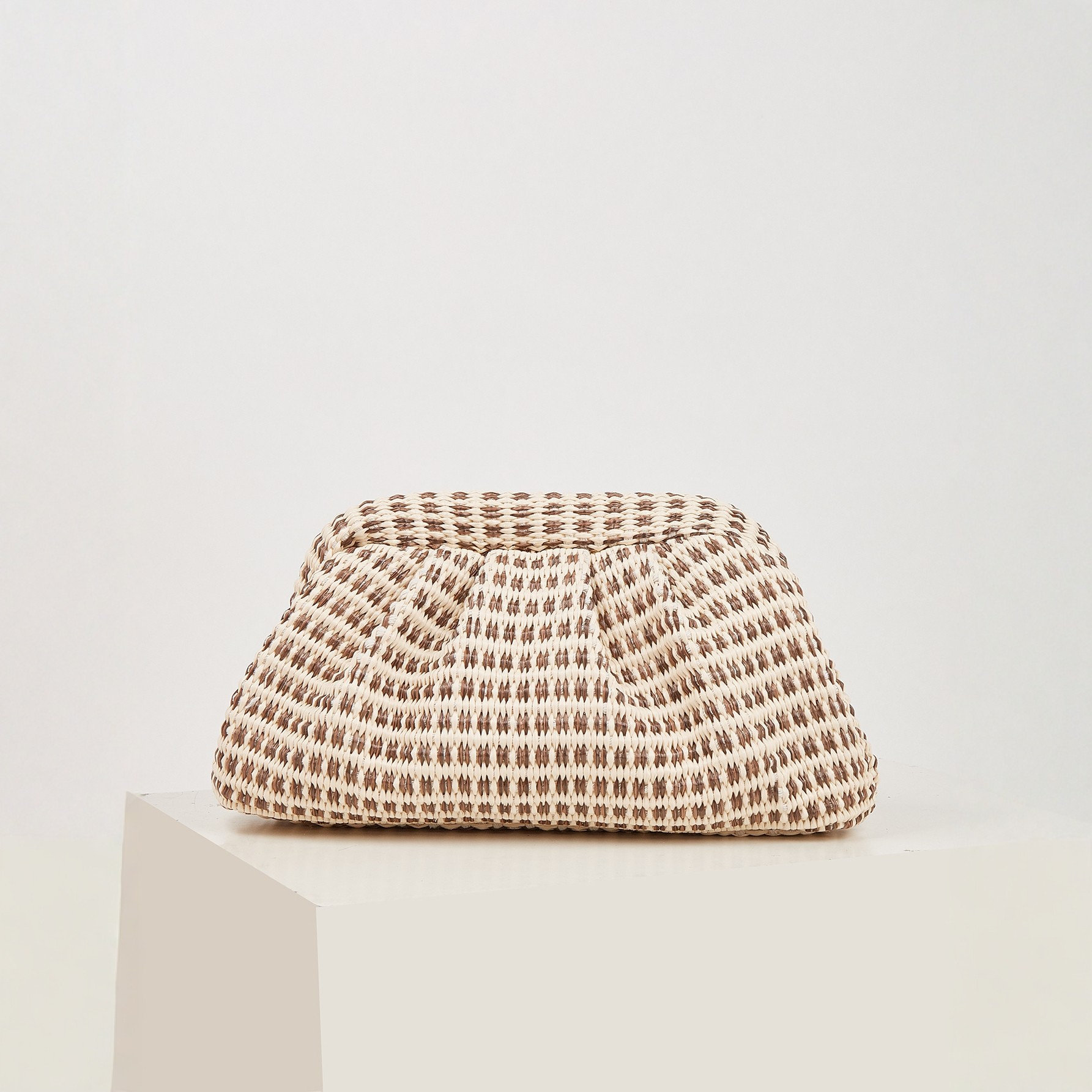 New Fashion Simple Woven Clutch Bag For Women, Cloud Bag For Vacation Beach, Versatile Chain Crossbody Bag - Thumbnail 3