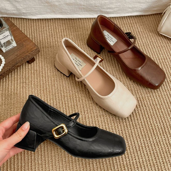 Черная французская квадратная голова, туфли на каблуке, туфли на толстом каблуке, женщины 2025 новый весенний ретро, дикие, увеличенные обувь Мэри Джейн