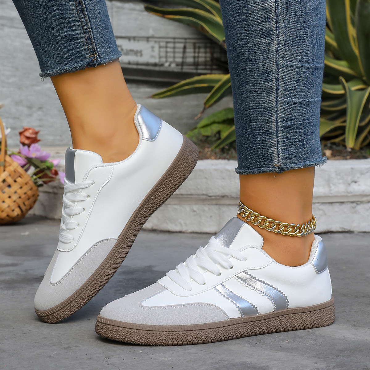2026 comercio exterior transfronterizo zapatos casuales europeos y estadounidenses zapatos de entrenamiento alemanes zapatos de skate de color pequeño zapatos blancos mujeres spot transfronterizo