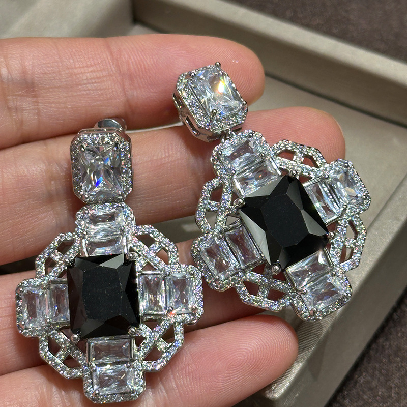 Retro elegant geometric earrings with zircon