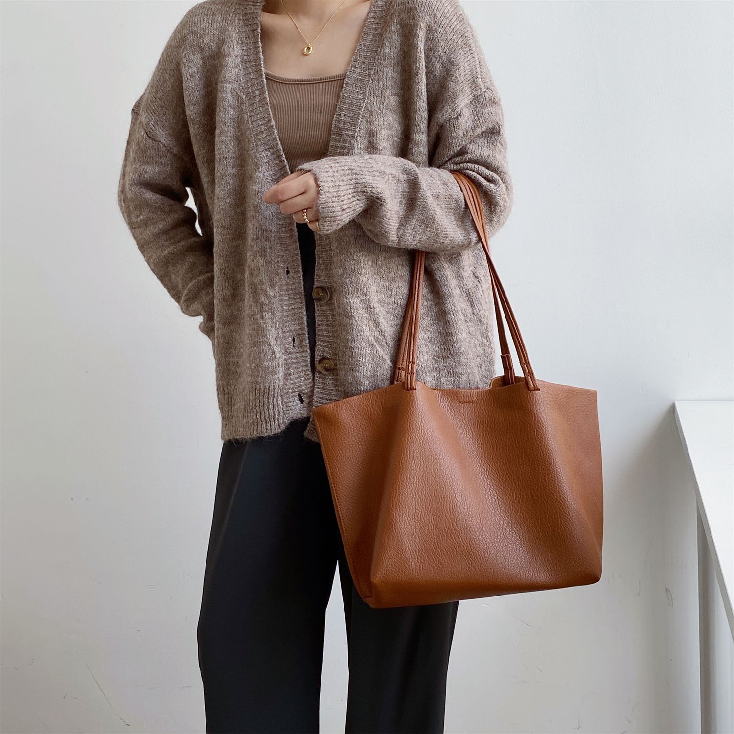 クロスボーダーショルダーバッグ レディース ニッチ 高級感 PUレザー 二層式 通勤 大容量 トートバッグ ファッション