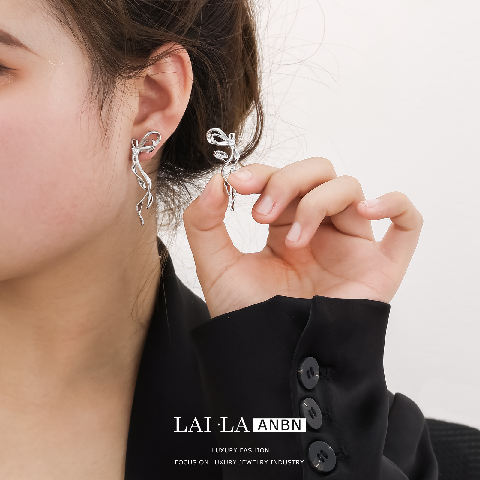 Cinta flexible de metal arco mosquito bobina oreja clip hembra earless pendientes de alto grado hembra zircon pendientes al por mayor