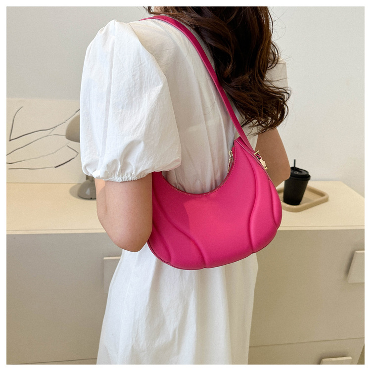 Women's Medium All Seasons Pu Leather Streetwear Shoulder Bag Underarm Bag display picture 1