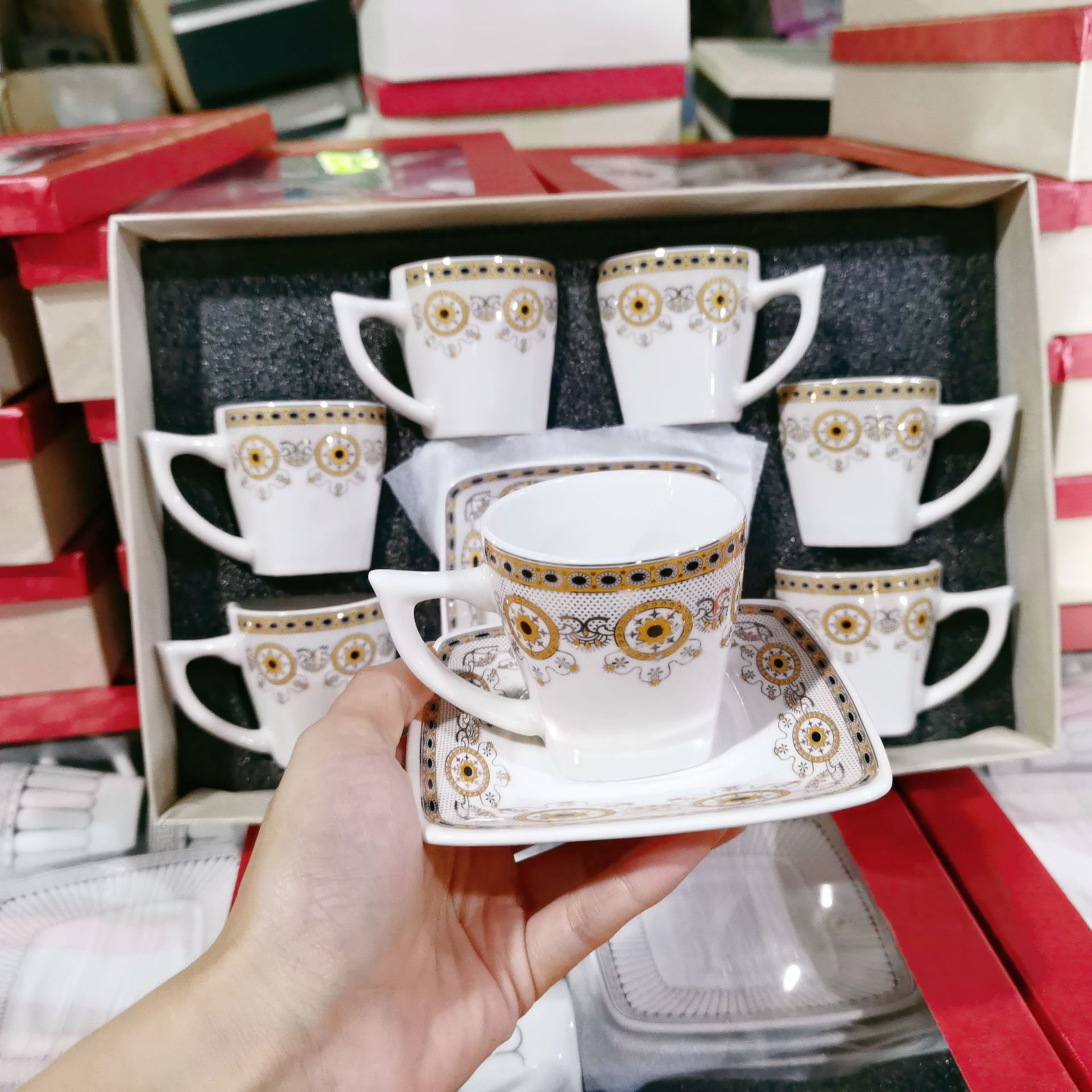 Oriente Medio concentrado de cerámica taza de café y platillo traje de pintura de oro gran pared lado pequeña capacidad 125ml taza de café 6 piezas conjunto venta al por mayor