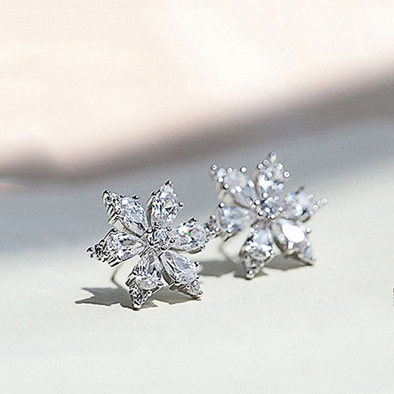 New Style Snowflake Flower Copper Zircon Earrings display picture 3