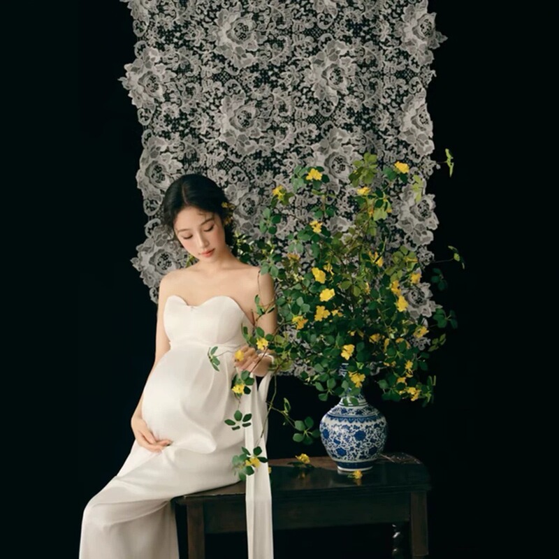 Photo Studio's New Maternity Wear, Niche Designer's Simple White Strapless Dress for Pregnant Moms, High-End Dress for Women