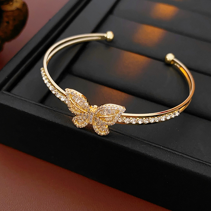 Brazalete de mariposa de piedra de oro real, lujo ligero, pulsera de viento fría, multifacé, joyas de alta calidad.