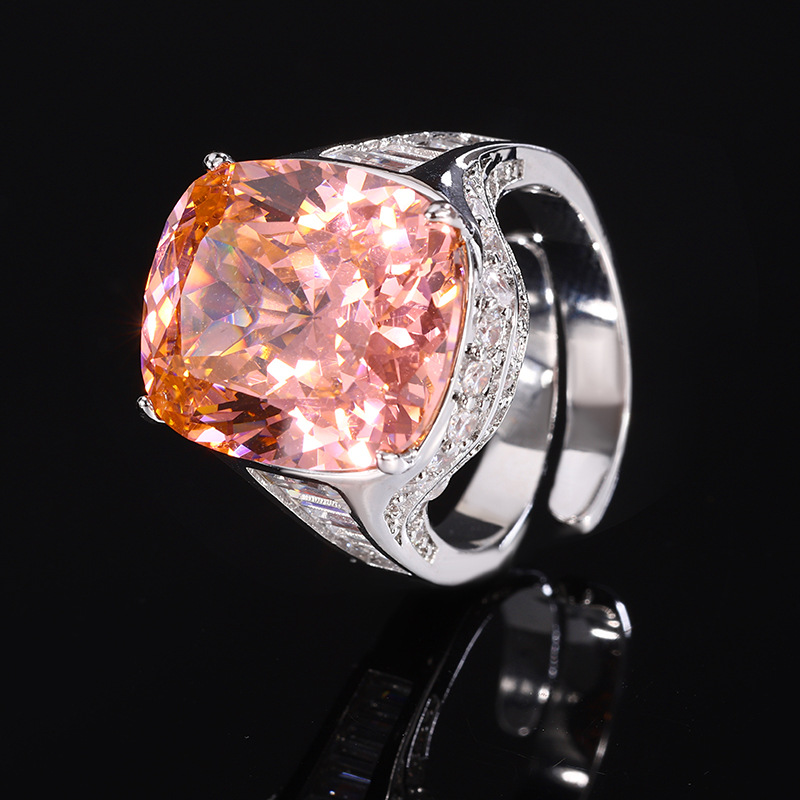 2024 Zhuangshengsheng Jewelry Fondo de cobre chapado en oro simulación de moda retro corindón gordo anillo cuadrado femenino 14*16 al por mayor