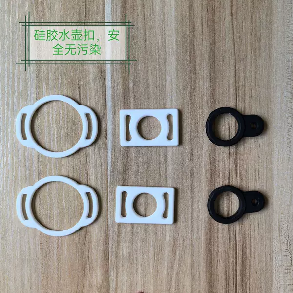 Brand New Silicone Water Bottle with Hanging Buckle, Direct Sales from the Manufacturer, Various Styles to Choose From, Portable
