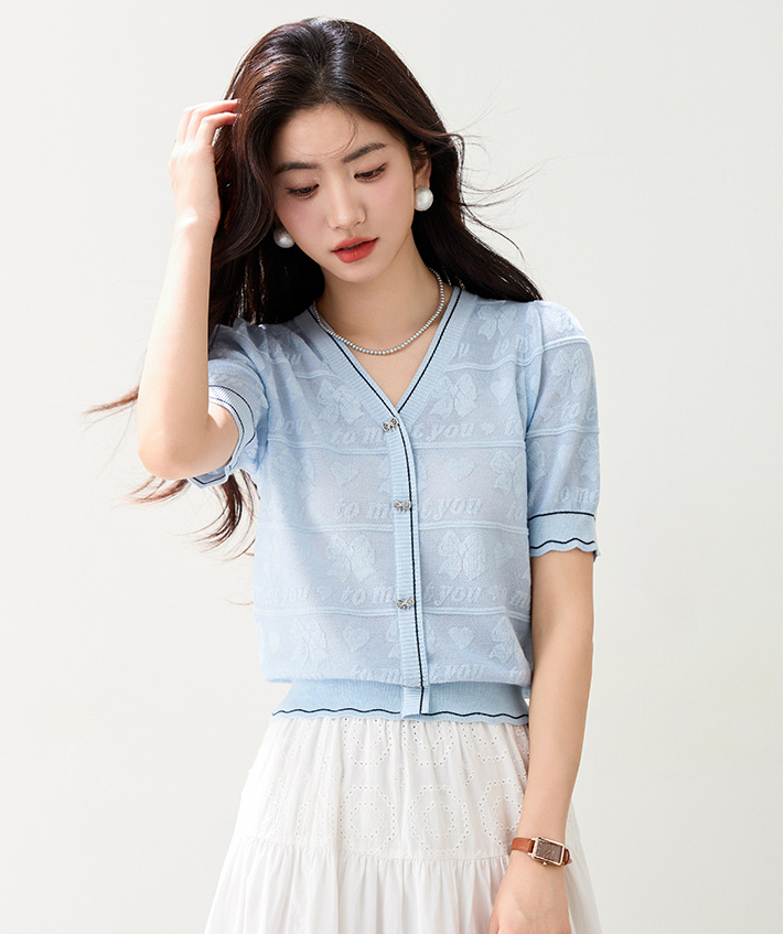 Áo thun nữ tay ngắn cổ chữ V họa tiết Jacquard chất liệu Ice Silk mềm mại — màu thiên thanh chi tiết 1