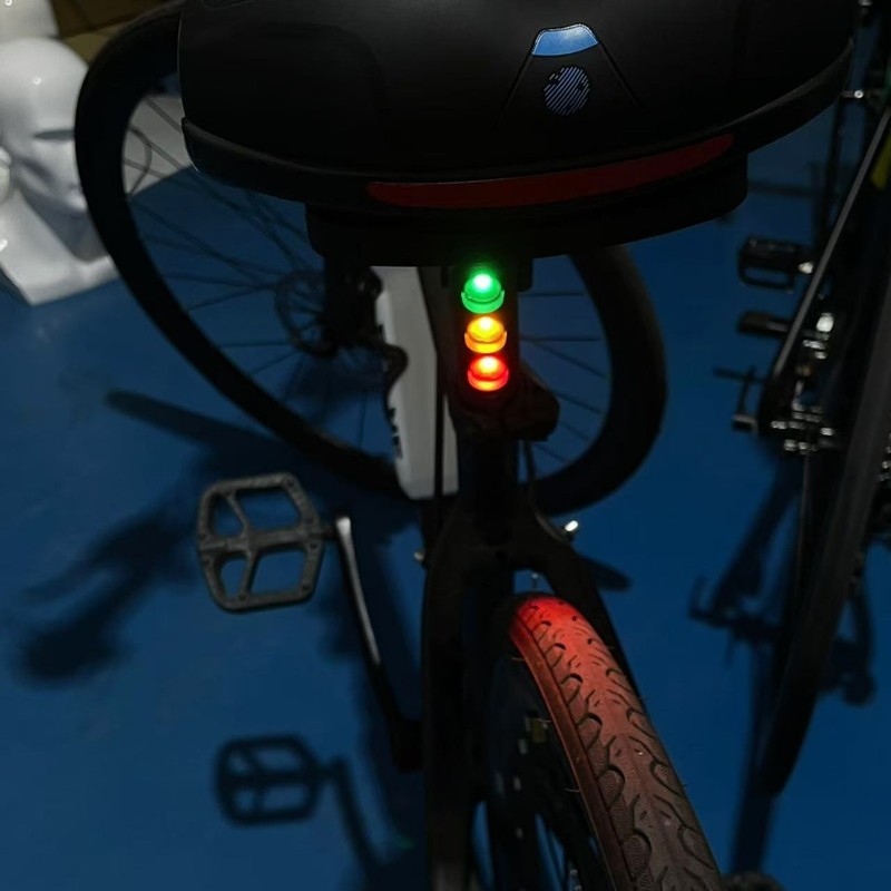 自転車ライト充電式信号灯テールライト夜間走行ライトマウンテンバイク自転車クリエイティブテールライトサイクリング用品アクセサリー|undefined